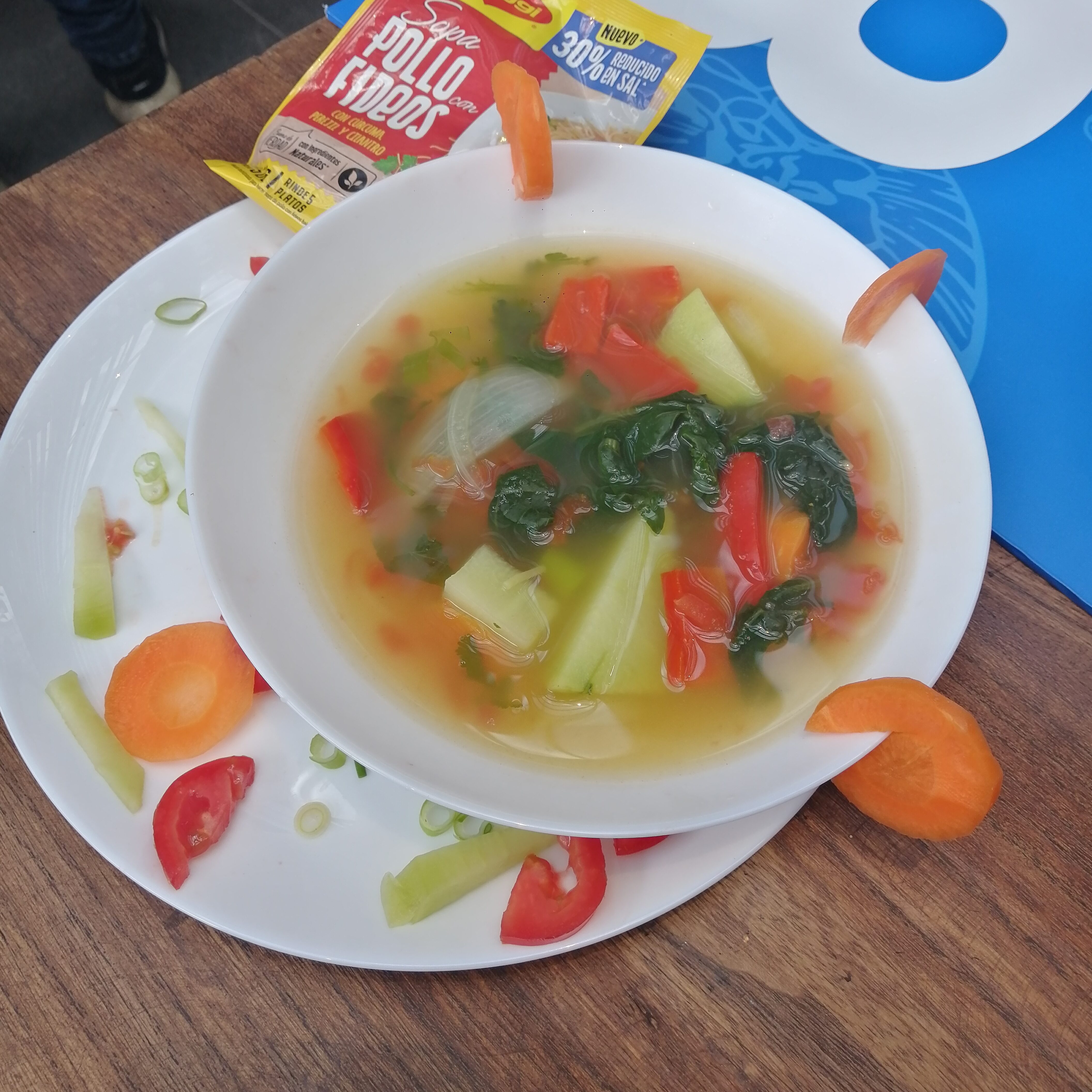 Nestlé presenta la innovadora Sopa MAGGI® de Pollo con Fideos Reducida en Sal