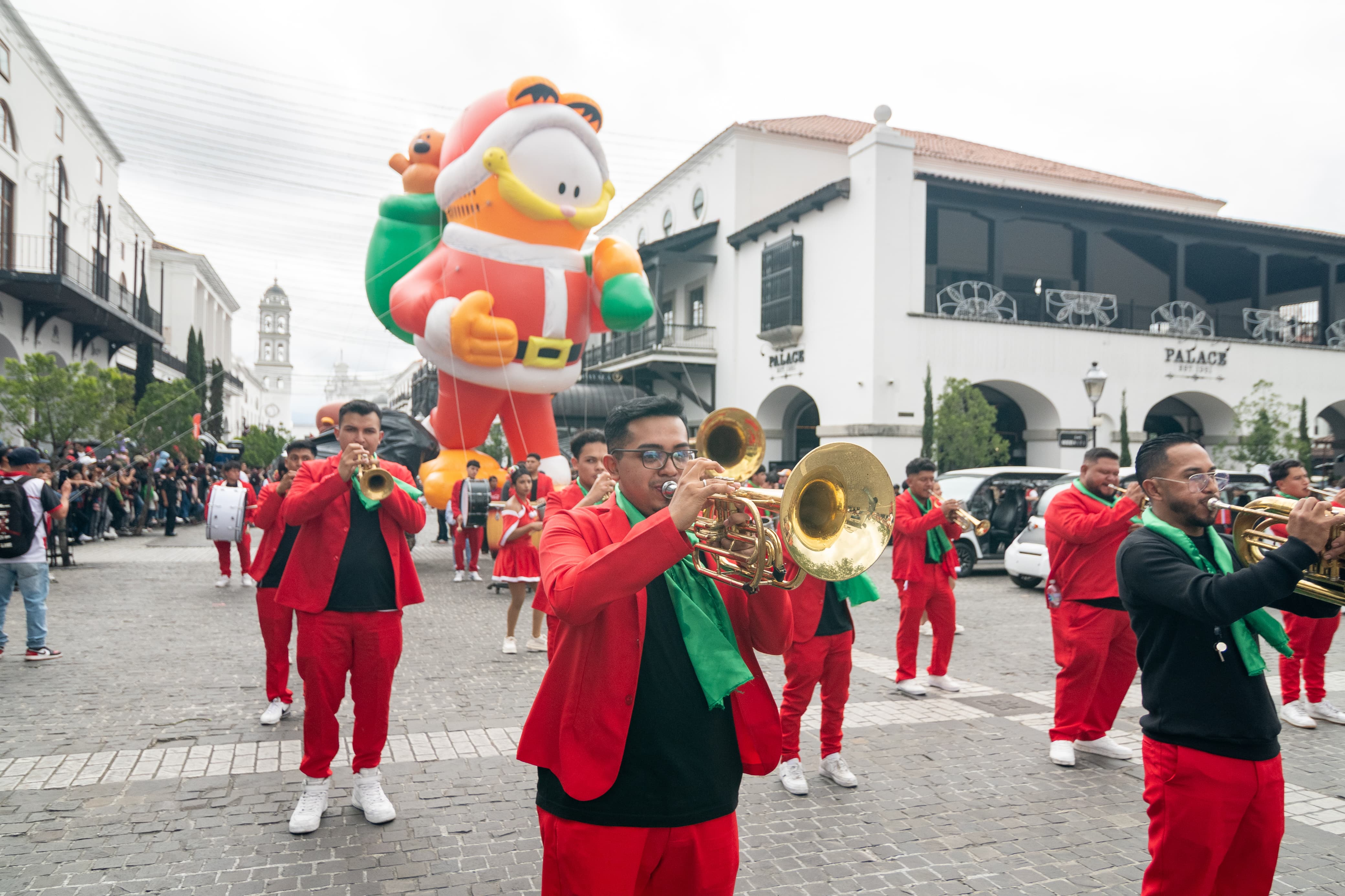 Ciudad Cayalá presenta su Desfile de Globos Gigantes Navideños